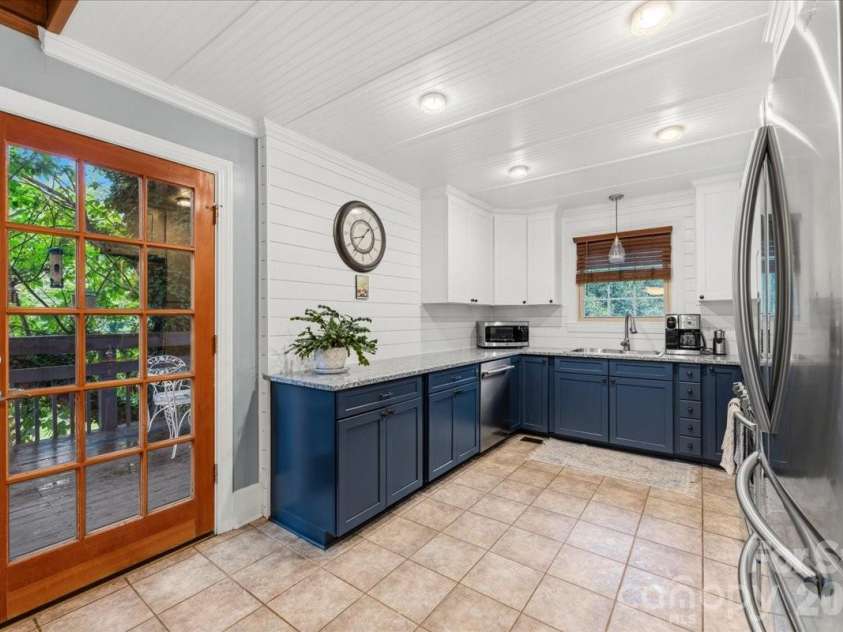 104 Hawthorne Lane, Morganton, NC 28655.  MLS# CAR4411342, YatesRealty ID 43361. Kitchen