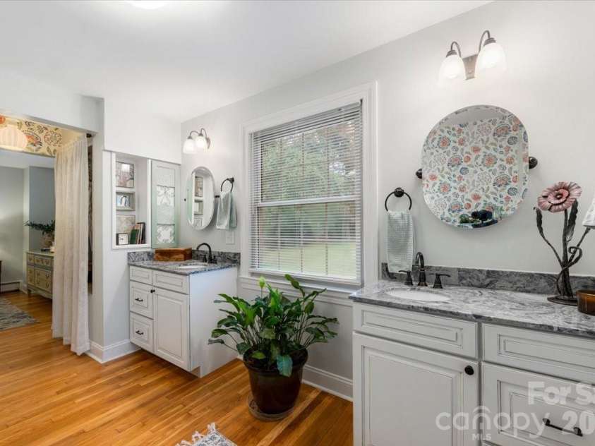 104 Hawthorne Lane, Morganton, NC 28655.  MLS# CAR4411342, YatesRealty ID 43361. Primary Suite