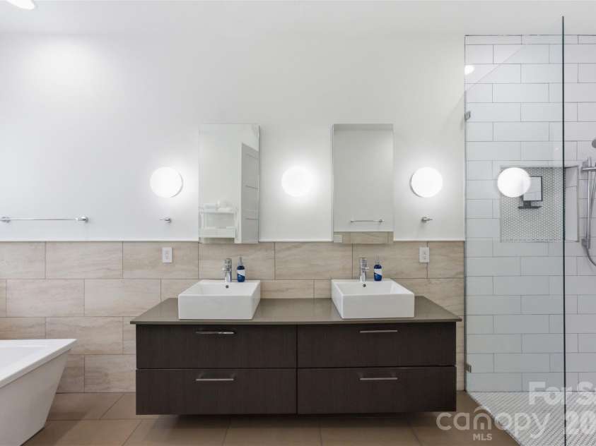 1938 Scott Avenue, Charlotte, NC 28203.  MLS# CAR4410488, YatesRealty ID 43362. 