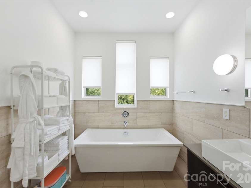 1938 Scott Avenue, Charlotte, NC 28203.  MLS# CAR4410488, YatesRealty ID 43362. 