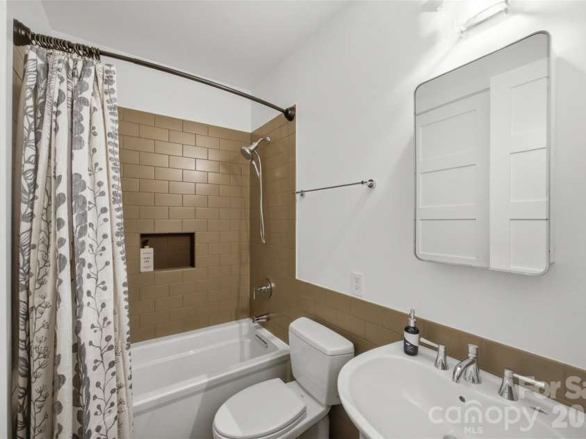 1938 Scott Avenue, Charlotte, NC 28203.  MLS# CAR4410488, YatesRealty ID 43362. 