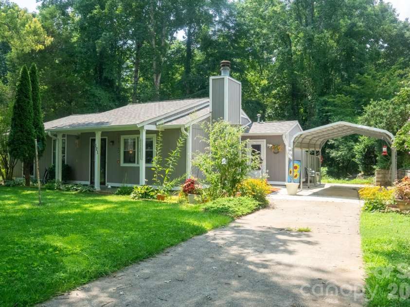 121 Wicklow Drive, Asheville, NC 28806.  MLS# CAR4407980, YatesRealty ID 43364. Front yard and carport