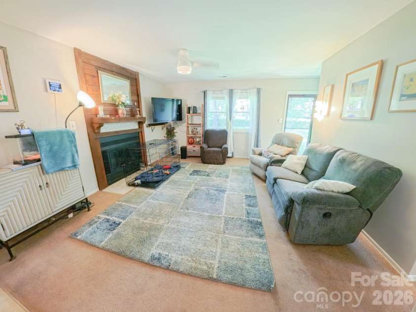 121 Wicklow Drive, Asheville, NC 28806.  MLS# CAR4407980, YatesRealty ID 43364. Livingroom
