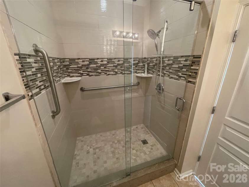 1158 Hammond Drive, Matthews, NC 28104.  MLS# CAR4413176, YatesRealty ID 43366. 