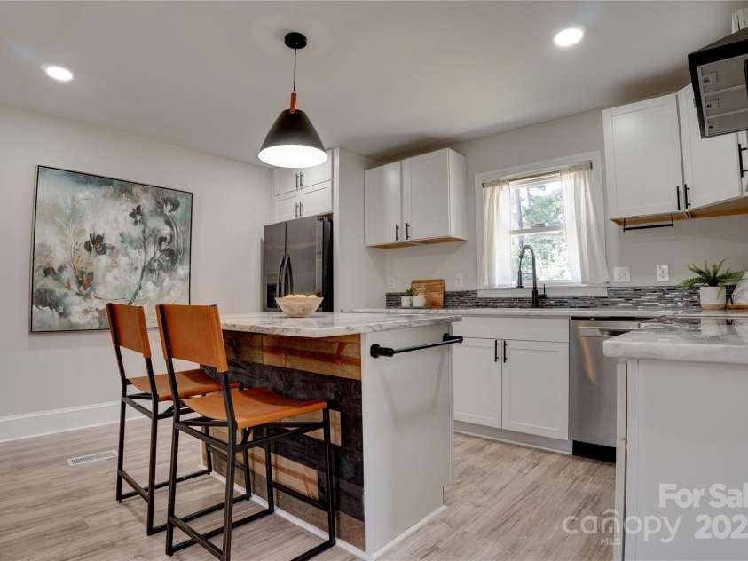 2624 Ashley Road, Charlotte, NC 28208.  MLS# CAR4219546, YatesRealty ID 4337. 