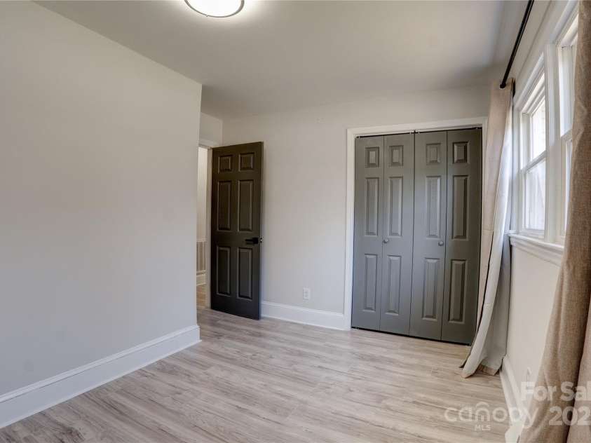 2624 Ashley Road, Charlotte, NC 28208.  MLS# CAR4219546, YatesRealty ID 4337. 