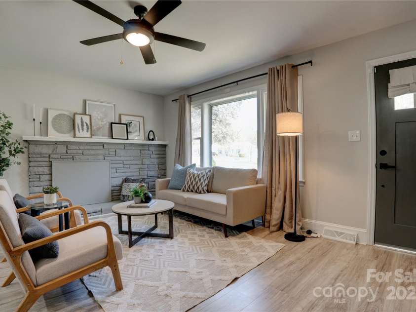 2624 Ashley Road, Charlotte, NC 28208.  MLS# CAR4219546, YatesRealty ID 4337. 