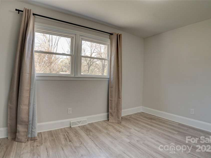 2624 Ashley Road, Charlotte, NC 28208.  MLS# CAR4219546, YatesRealty ID 4337. 