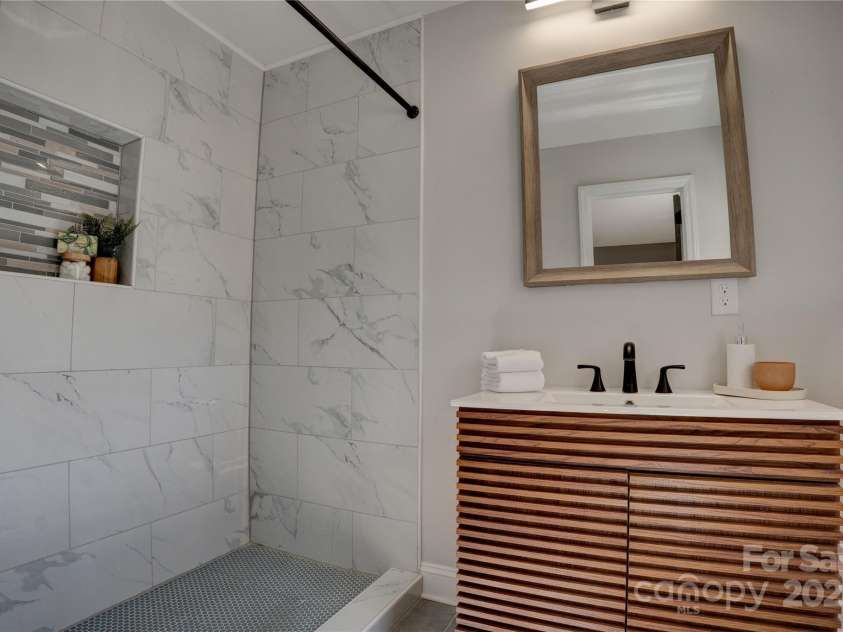 2624 Ashley Road, Charlotte, NC 28208.  MLS# CAR4219546, YatesRealty ID 4337. 