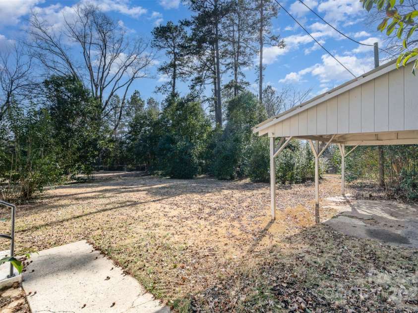 2624 Ashley Road, Charlotte, NC 28208.  MLS# CAR4219546, YatesRealty ID 4337. 
