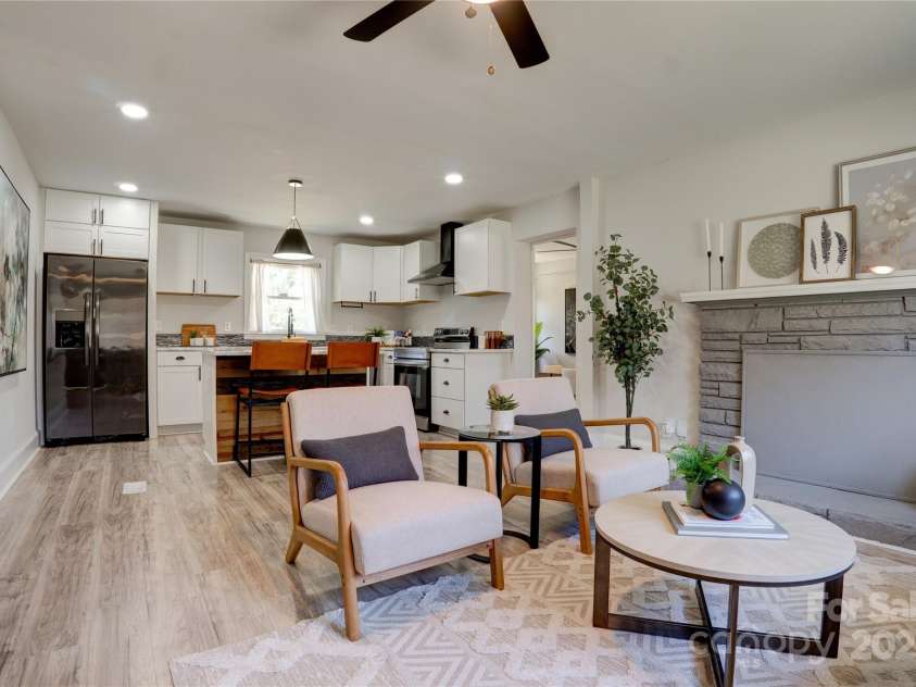 2624 Ashley Road, Charlotte, NC 28208.  MLS# CAR4219546, YatesRealty ID 4337. 
