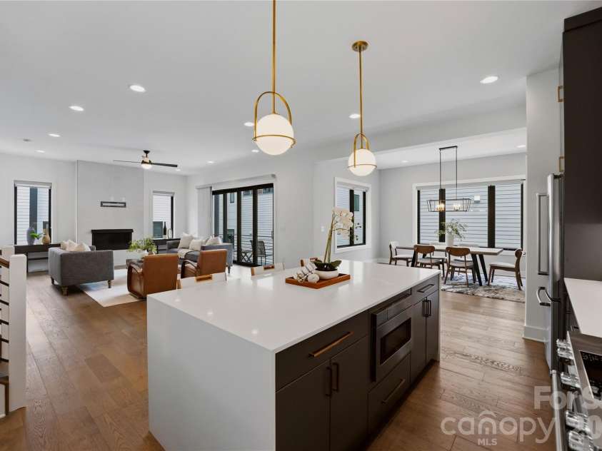 1004 Westbrook Drive, Charlotte, NC 28202.  MLS# CAR4394867, YatesRealty ID 43370. 