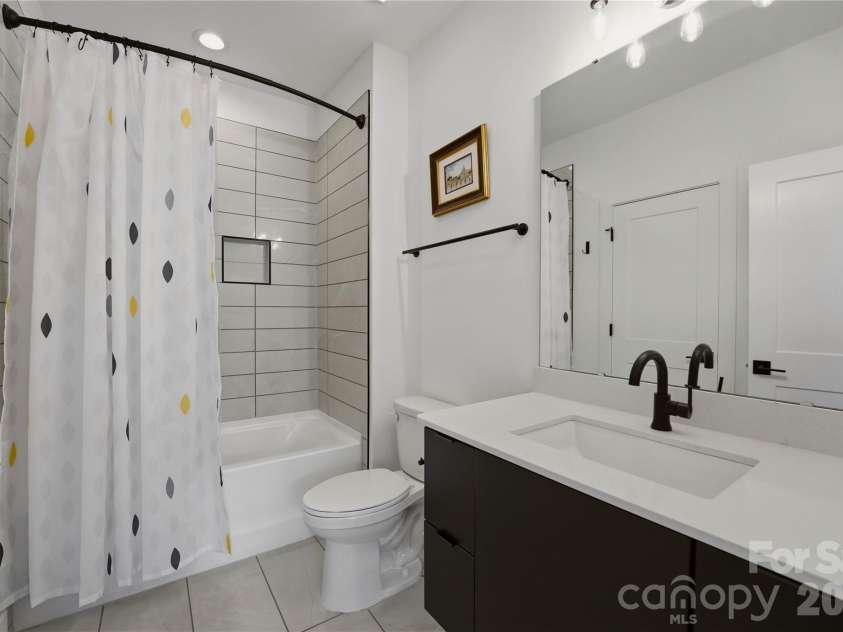 1004 Westbrook Drive, Charlotte, NC 28202.  MLS# CAR4394867, YatesRealty ID 43370. 