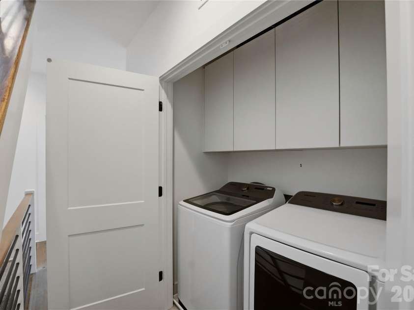 1004 Westbrook Drive, Charlotte, NC 28202.  MLS# CAR4394867, YatesRealty ID 43370. 