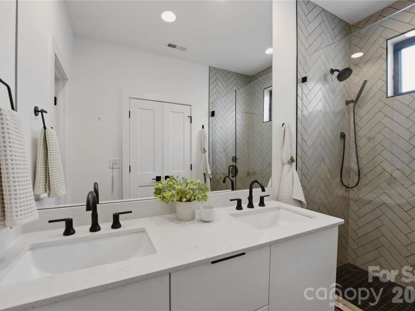 1004 Westbrook Drive, Charlotte, NC 28202.  MLS# CAR4394867, YatesRealty ID 43370. 