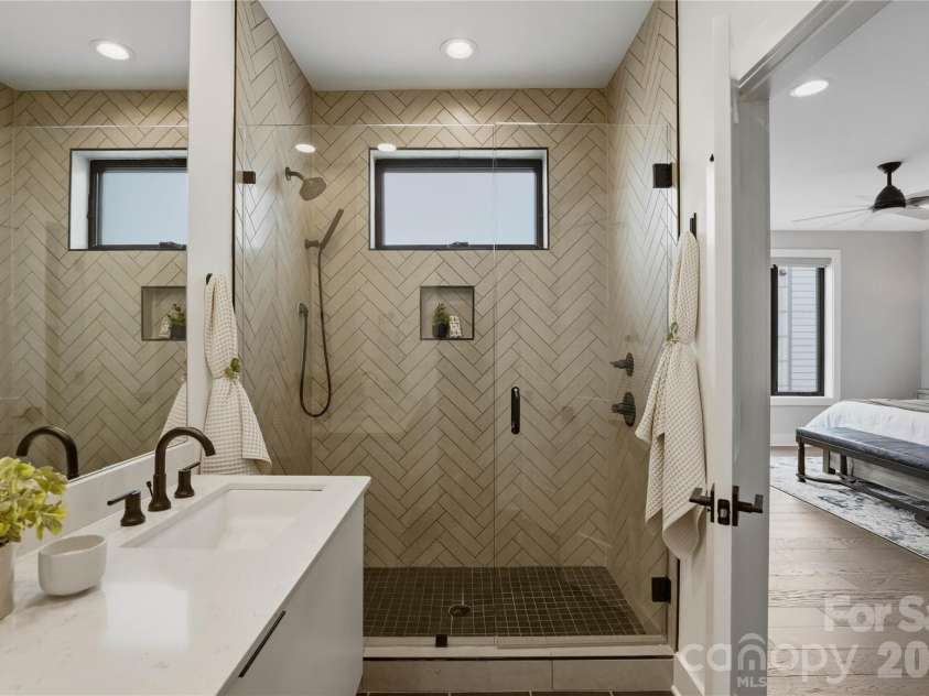 1004 Westbrook Drive, Charlotte, NC 28202.  MLS# CAR4394867, YatesRealty ID 43370. 
