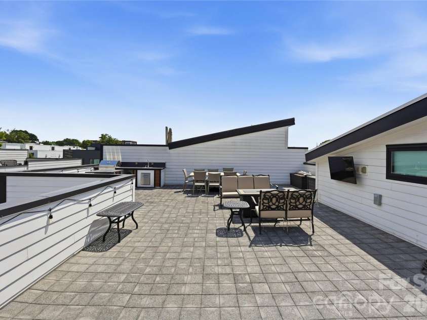 1004 Westbrook Drive, Charlotte, NC 28202.  MLS# CAR4394867, YatesRealty ID 43370. 