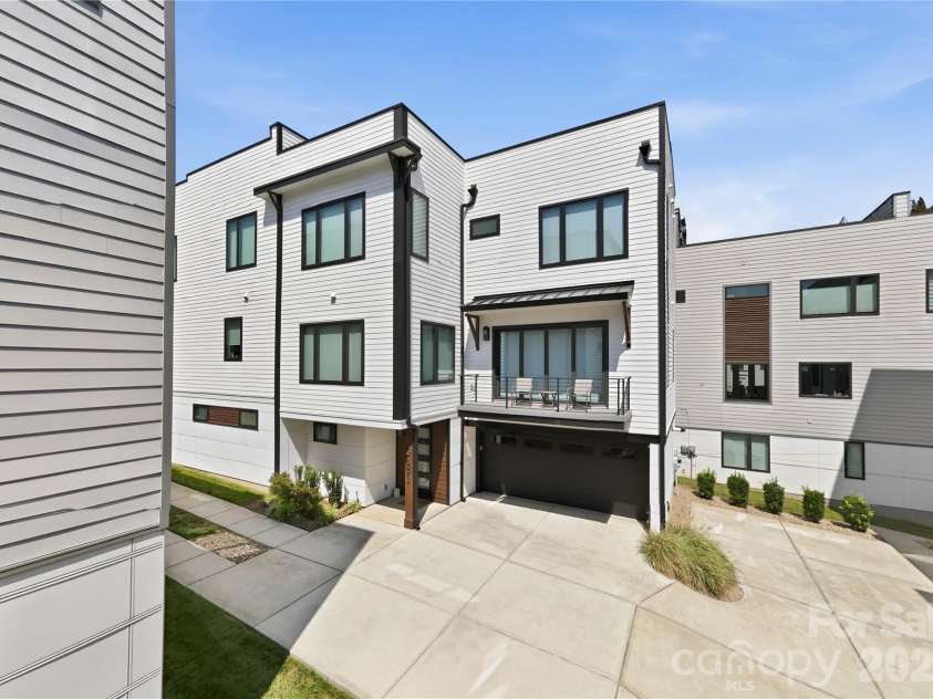 1004 Westbrook Drive, Charlotte, NC 28202.  MLS# CAR4394867, YatesRealty ID 43370. 