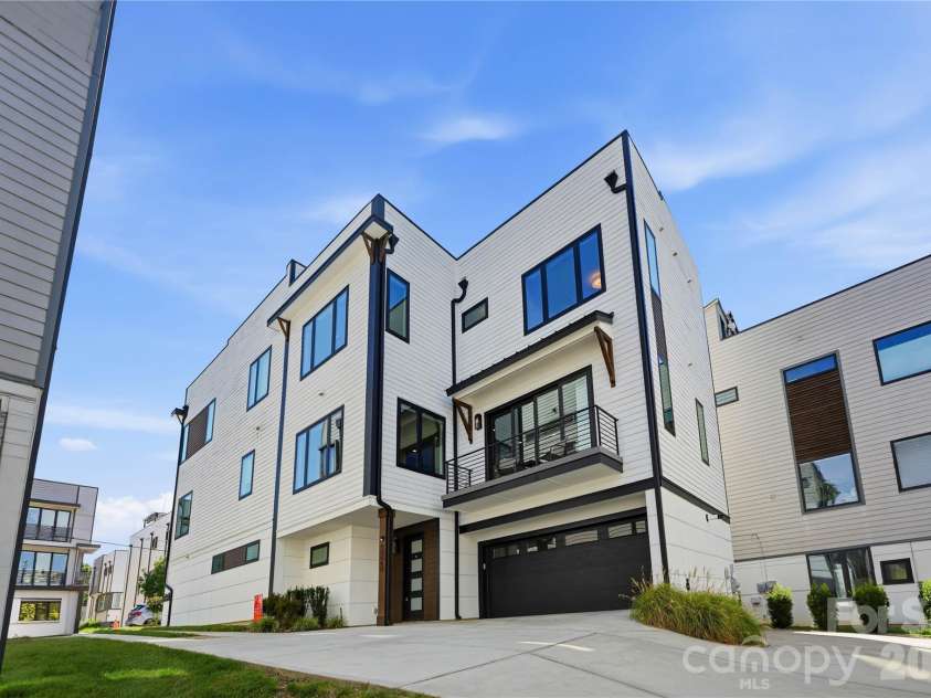 1004 Westbrook Drive, Charlotte, NC 28202.  MLS# CAR4394867, YatesRealty ID 43370. 