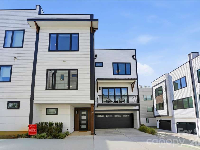 1004 Westbrook Drive, Charlotte, NC 28202.  MLS# CAR4394867, YatesRealty ID 43370. 