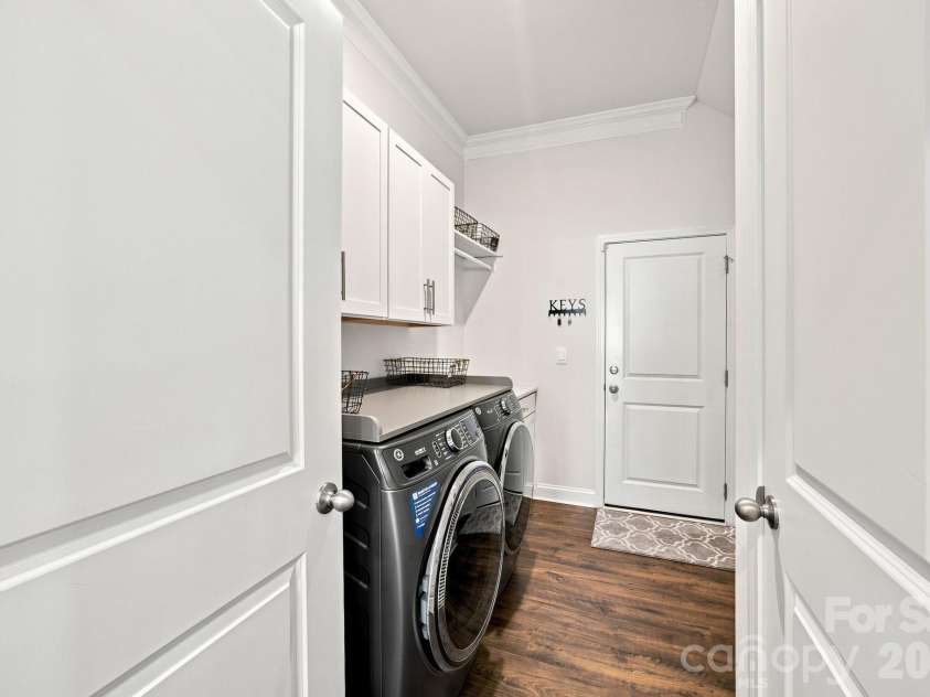 8125 Warford Little Road, Denver, NC 28037.  MLS# CAR4409016, YatesRealty ID 43374. Laundry & mud room