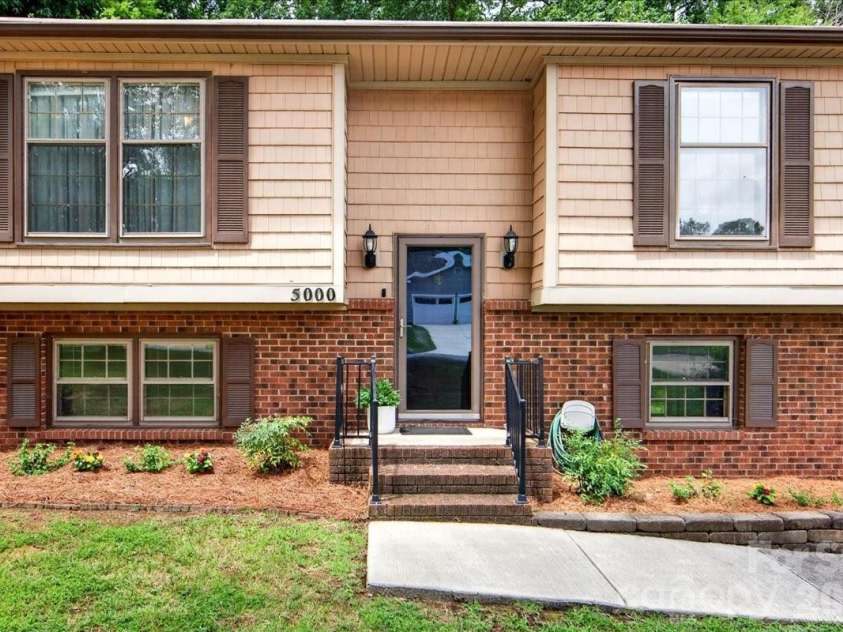 5000 Cedar Forest Drive, Charlotte, NC 28226.  MLS# CAR4411077, YatesRealty ID 43376. 