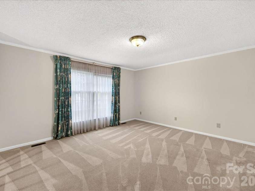 5000 Cedar Forest Drive, Charlotte, NC 28226.  MLS# CAR4411077, YatesRealty ID 43376. 