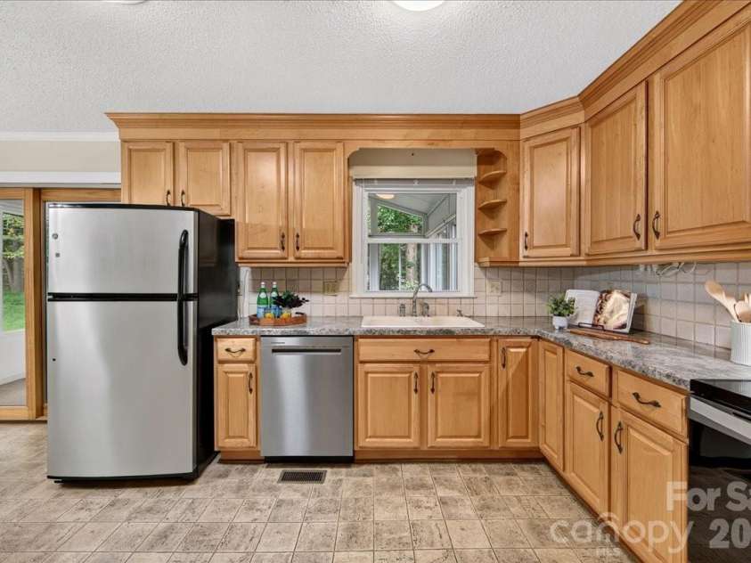 5000 Cedar Forest Drive, Charlotte, NC 28226.  MLS# CAR4411077, YatesRealty ID 43376. 