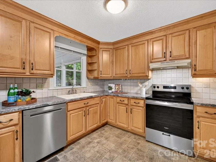5000 Cedar Forest Drive, Charlotte, NC 28226.  MLS# CAR4411077, YatesRealty ID 43376. 