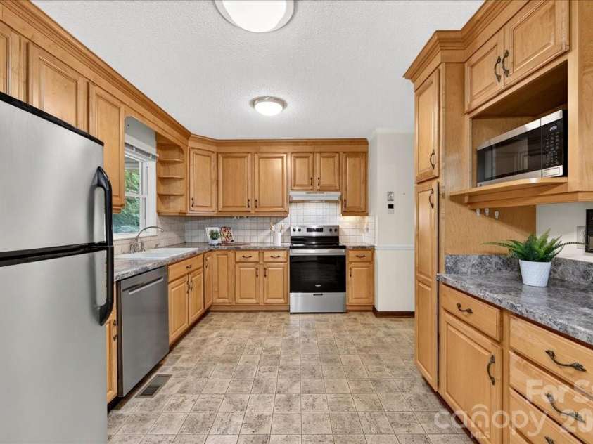 5000 Cedar Forest Drive, Charlotte, NC 28226.  MLS# CAR4411077, YatesRealty ID 43376. 