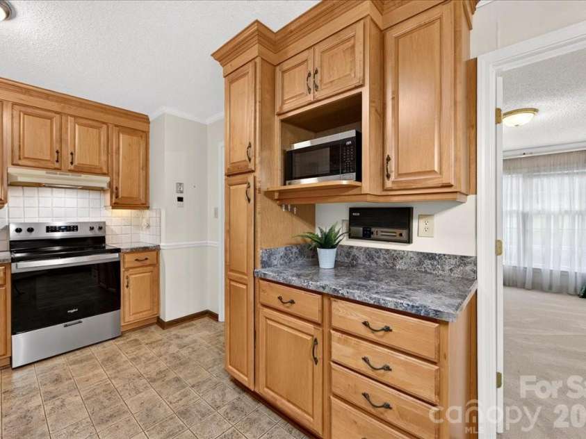 5000 Cedar Forest Drive, Charlotte, NC 28226.  MLS# CAR4411077, YatesRealty ID 43376. 