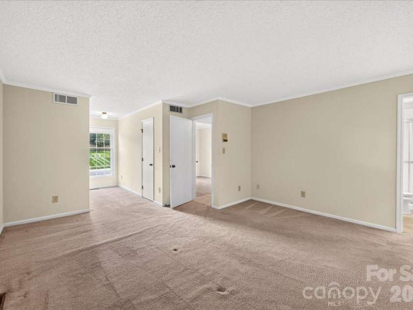 5000 Cedar Forest Drive, Charlotte, NC 28226.  MLS# CAR4411077, YatesRealty ID 43376. 