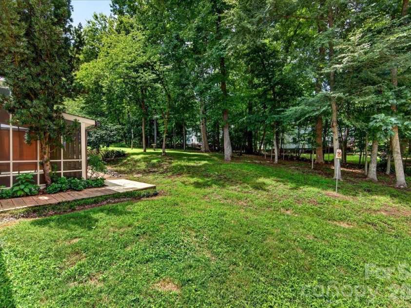 5000 Cedar Forest Drive, Charlotte, NC 28226.  MLS# CAR4411077, YatesRealty ID 43376. 