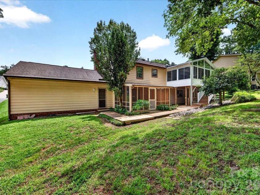 5000 Cedar Forest Drive, Charlotte, NC 28226.  MLS# CAR4411077, YatesRealty ID 43376. 