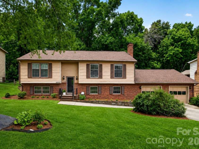 5000 Cedar Forest Drive, Charlotte, NC 28226.  MLS# CAR4411077, YatesRealty ID 43376. 