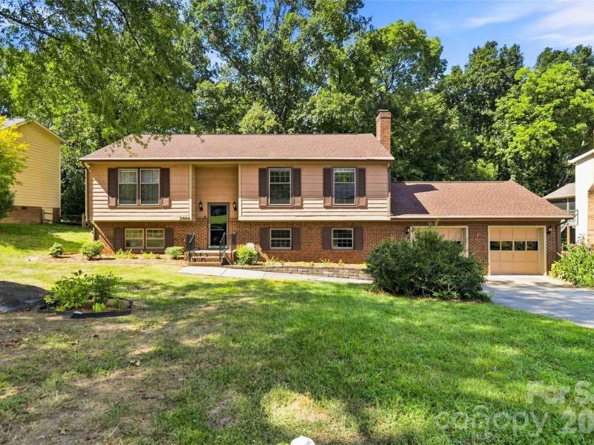 5000 Cedar Forest Drive, Charlotte, NC 28226.  MLS# CAR4423449, YatesRealty ID 43376. 