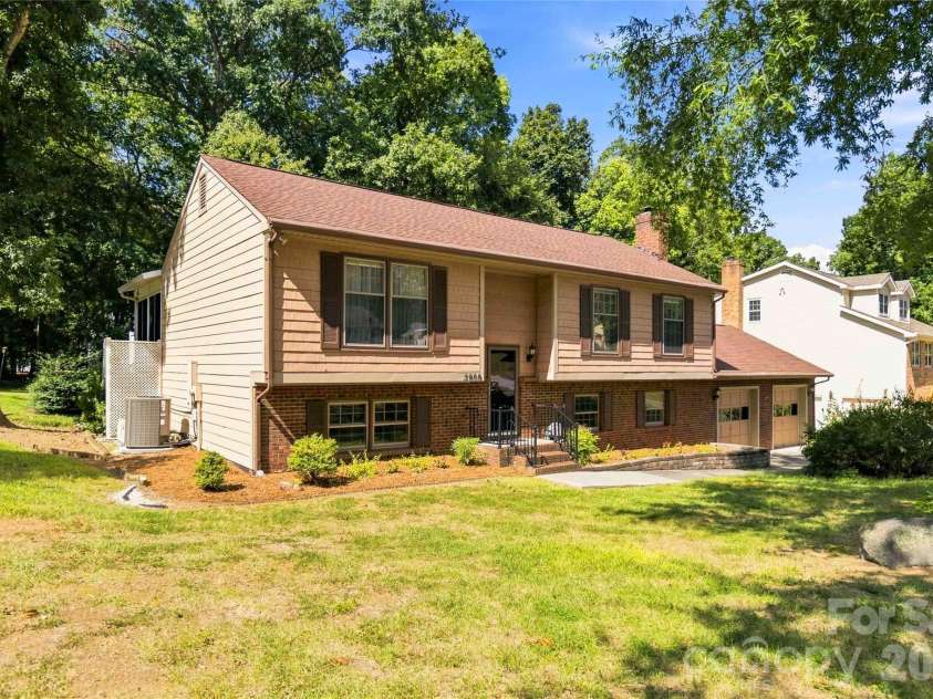 5000 Cedar Forest Drive, Charlotte, NC 28226.  MLS# CAR4423449, YatesRealty ID 43376. 