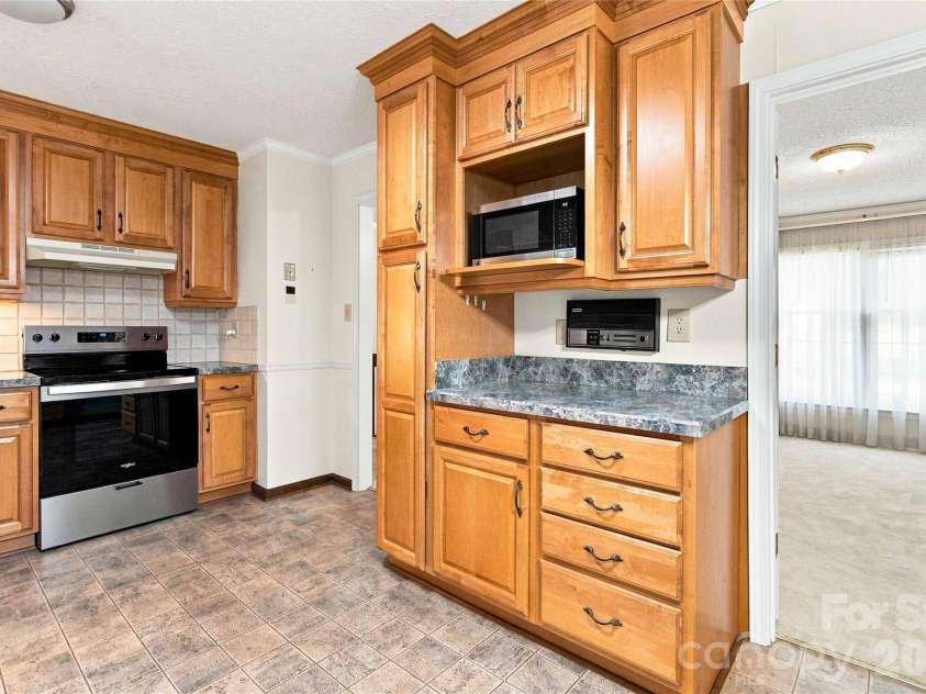 5000 Cedar Forest Drive, Charlotte, NC 28226.  MLS# CAR4423449, YatesRealty ID 43376. 