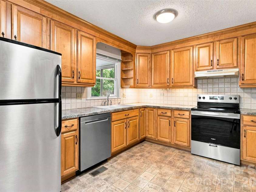 5000 Cedar Forest Drive, Charlotte, NC 28226.  MLS# CAR4423449, YatesRealty ID 43376. 