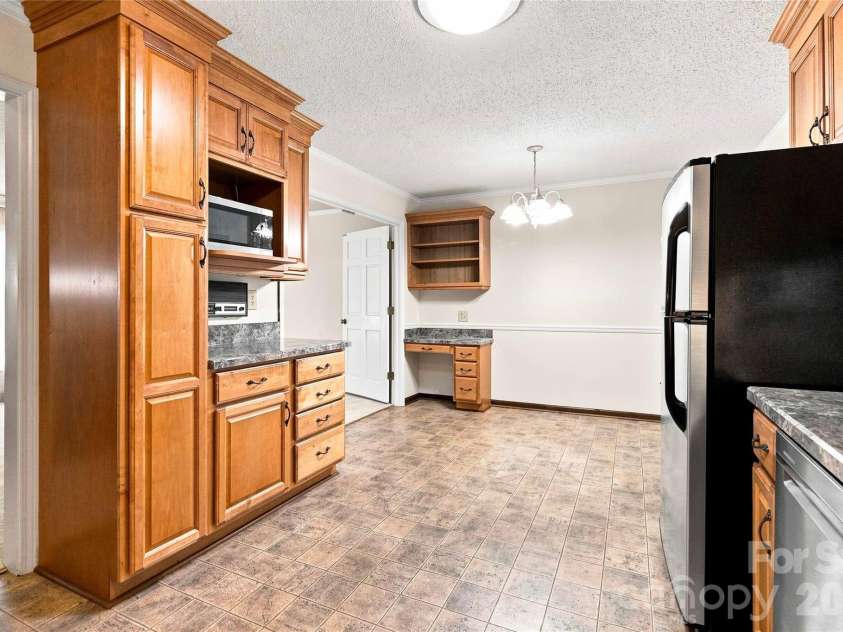 5000 Cedar Forest Drive, Charlotte, NC 28226.  MLS# CAR4423449, YatesRealty ID 43376. 