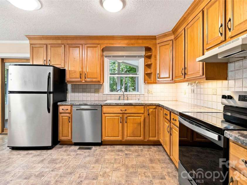 5000 Cedar Forest Drive, Charlotte, NC 28226.  MLS# CAR4423449, YatesRealty ID 43376. 