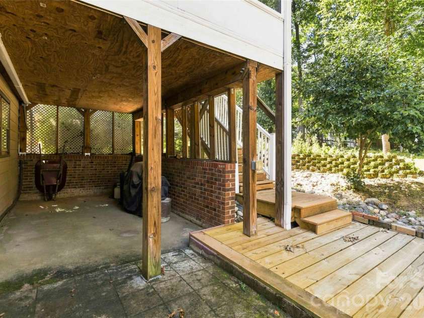 5000 Cedar Forest Drive, Charlotte, NC 28226.  MLS# CAR4423449, YatesRealty ID 43376. 