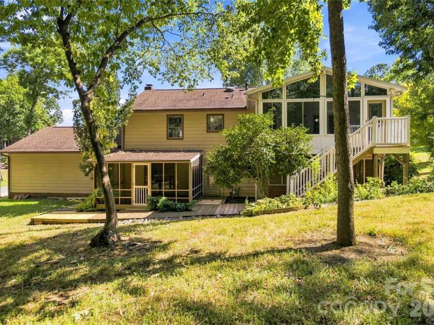 5000 Cedar Forest Drive, Charlotte, NC 28226.  MLS# CAR4423449, YatesRealty ID 43376. 