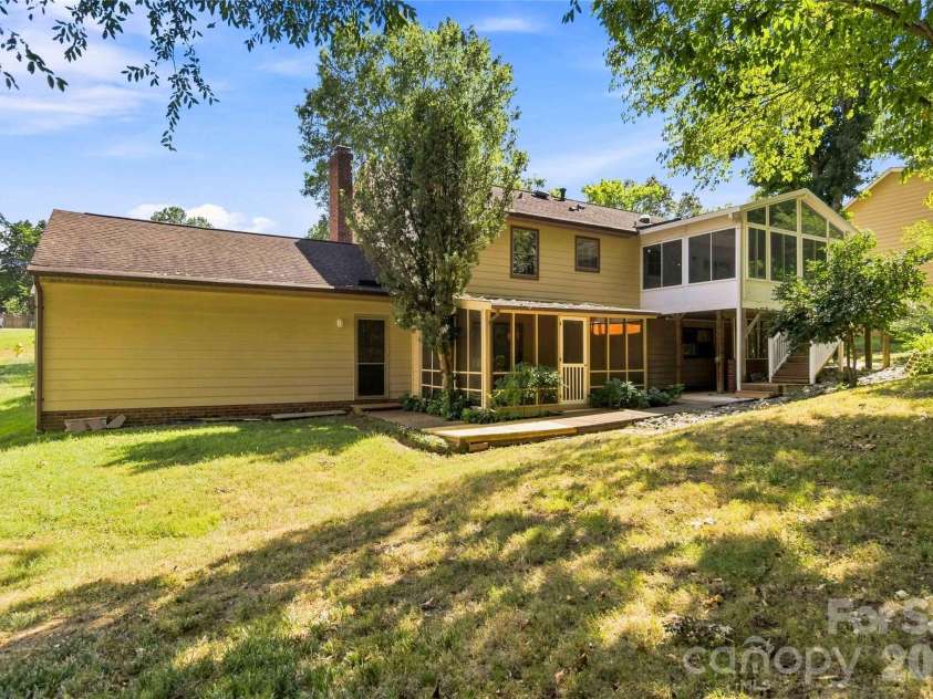 5000 Cedar Forest Drive, Charlotte, NC 28226.  MLS# CAR4423449, YatesRealty ID 43376. 