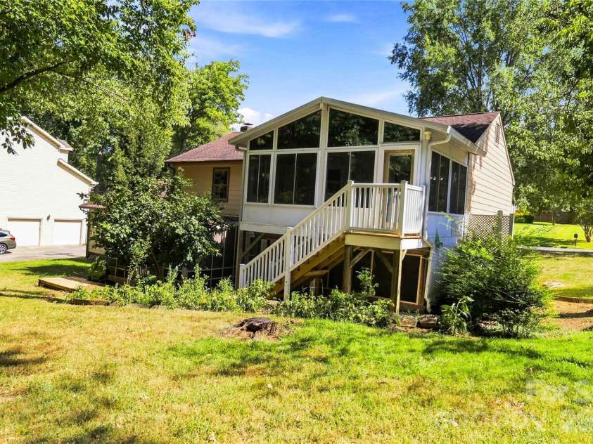 5000 Cedar Forest Drive, Charlotte, NC 28226.  MLS# CAR4423449, YatesRealty ID 43376. 