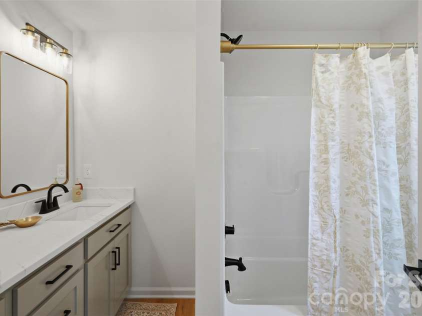 155 Haven Circle, Stony Point, NC 28678.  MLS# CAR4408369, YatesRealty ID 43377. En Suite Bath
