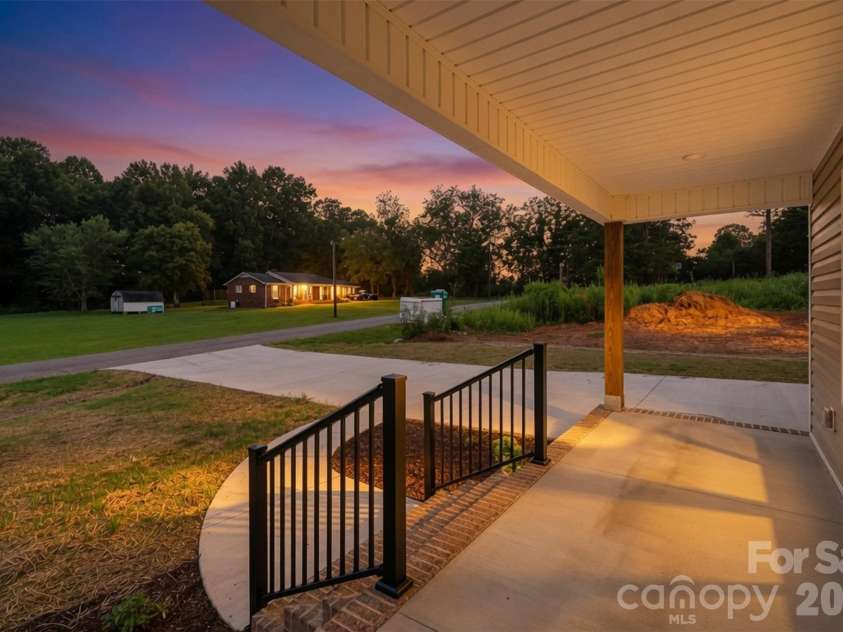 155 Haven Circle, Stony Point, NC 28678.  MLS# CAR4408369, YatesRealty ID 43377. Front Porch