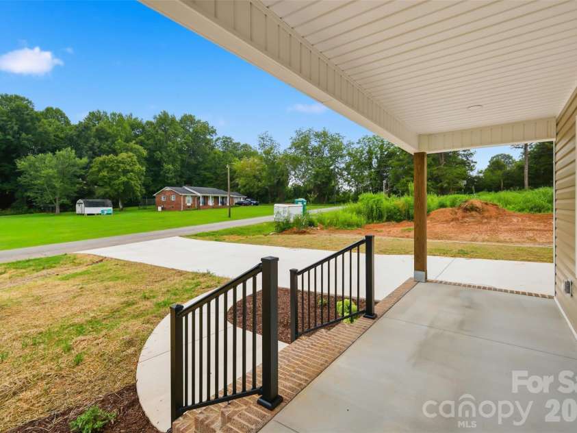 155 Haven Circle, Stony Point, NC 28678.  MLS# CAR4408369, YatesRealty ID 43377. Front Porch