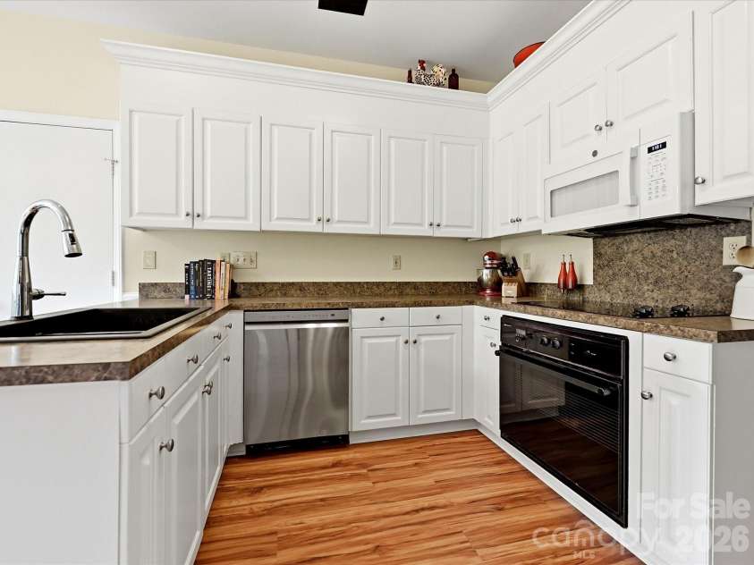 9106 Torrence Crossing Drive, Huntersville, NC 28078.  MLS# CAR4404699, YatesRealty ID 43379. The bright, functional kitchen offers generous cabinet space, ample prep areas, and an open layout perfect for everyday living and entertaining.