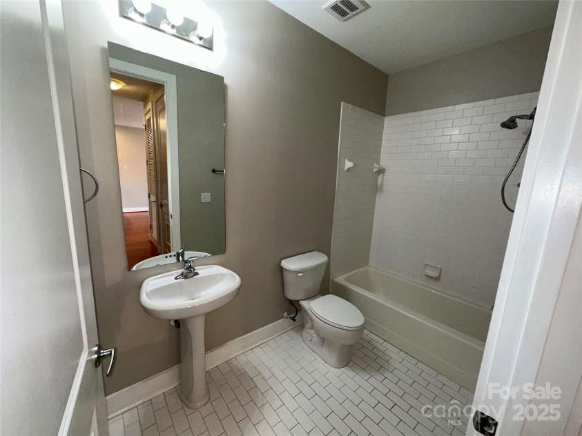 1101 1st Street, Charlotte, NC 28202.  MLS# CAR4282348, YatesRealty ID 4338. Full Bath #2